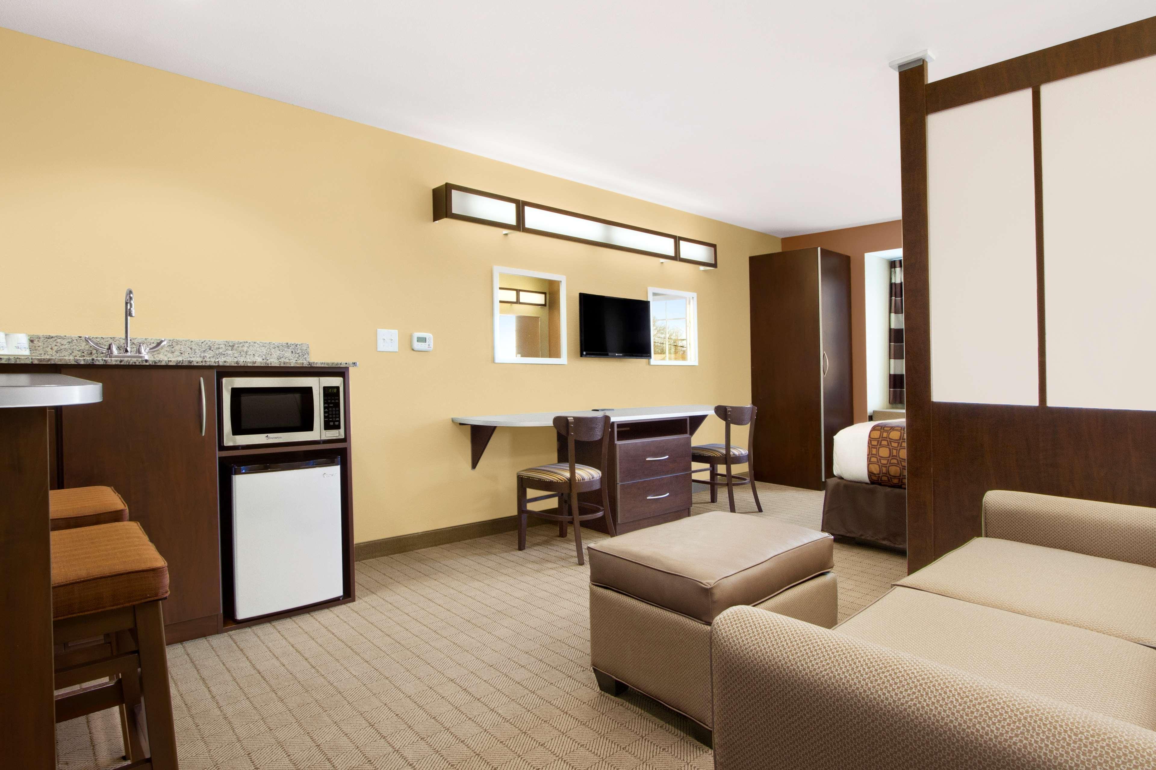Microtel Inn & Suites By Wyndham Шелбивил Екстериор снимка