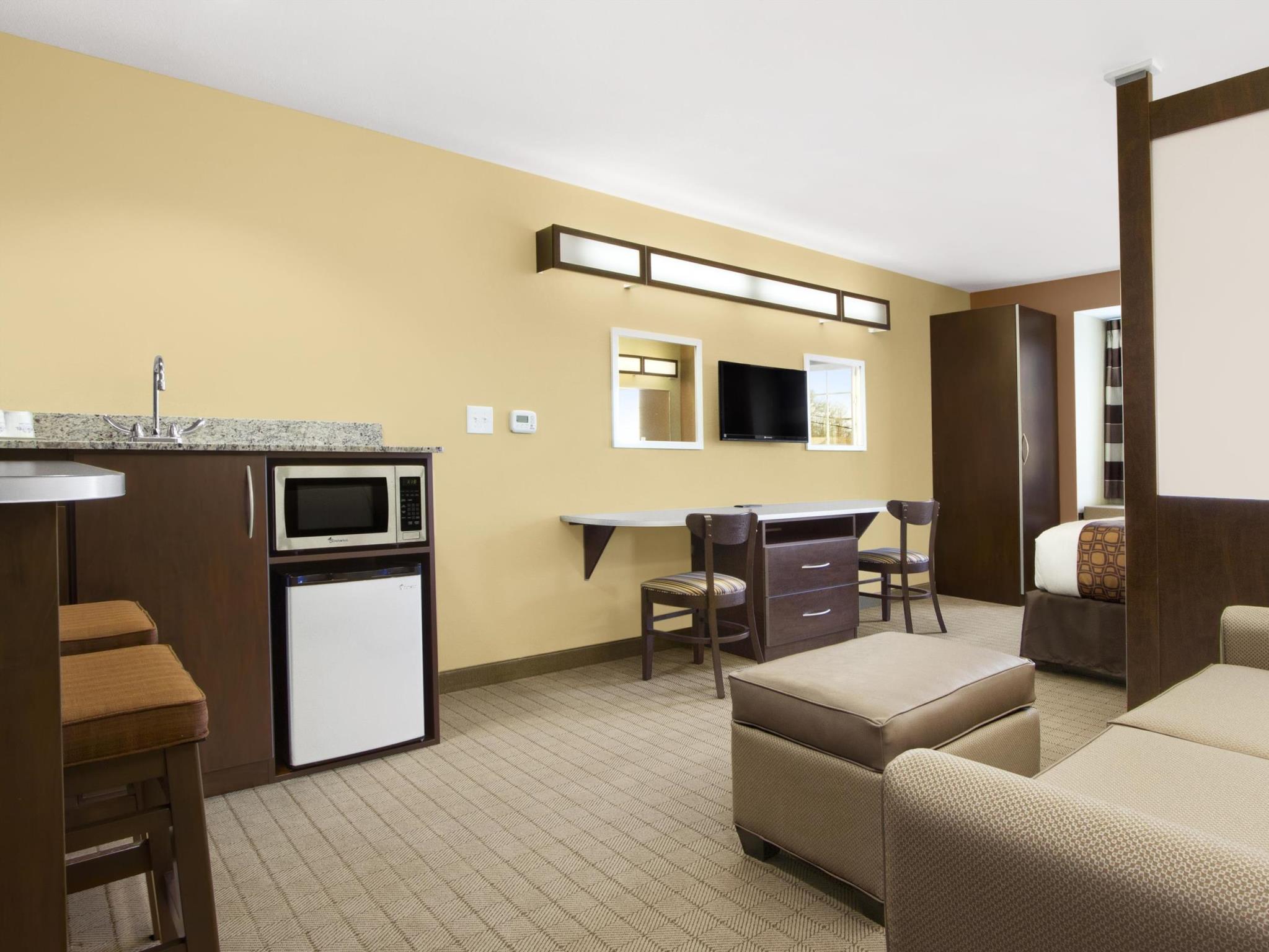 Microtel Inn & Suites By Wyndham Шелбивил Екстериор снимка